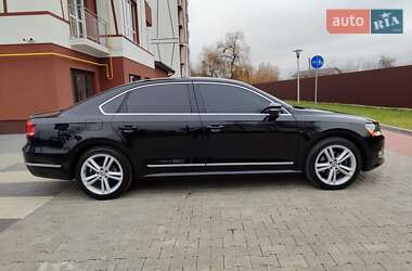 Седан Volkswagen Passat 2014 в Ивано-Франковске