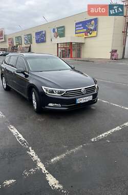 Універсал Volkswagen Passat 2015 в Житомирі