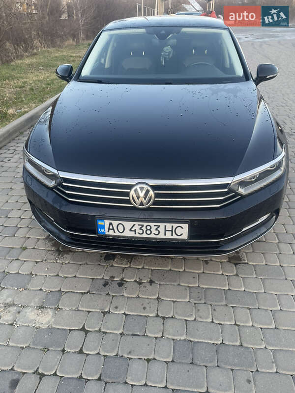 Седан Volkswagen Passat 2015 в Виноградові
