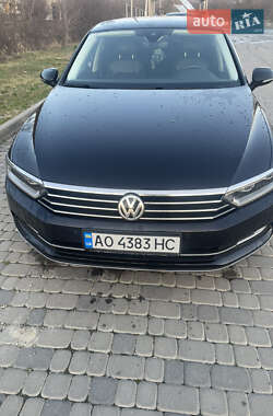 Седан Volkswagen Passat 2015 в 