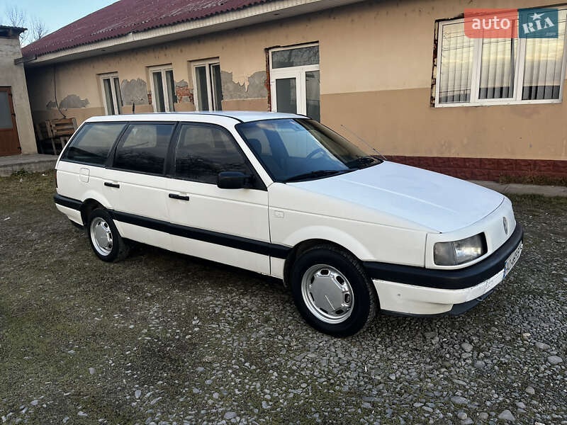 Універсал Volkswagen Passat 1989 в Виноградові