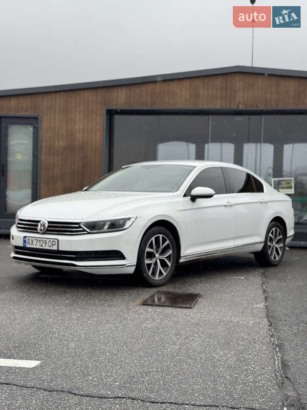 Седан Volkswagen Passat 2016 в Киеве