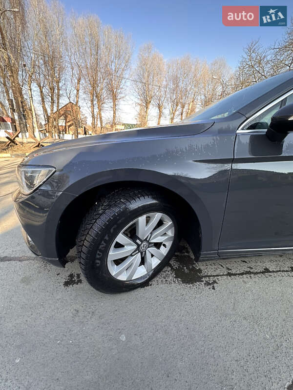 Універсал Volkswagen Passat 2015 в Хмельницькому