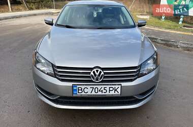 Седан Volkswagen Passat 2013 в Жовкве