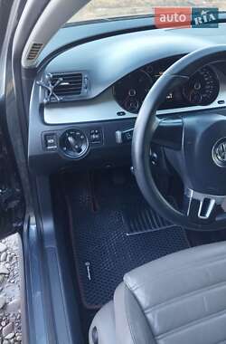 Універсал Volkswagen Passat 2009 в 