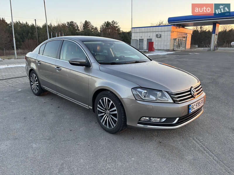 Седан Volkswagen Passat 2013 в Радехові