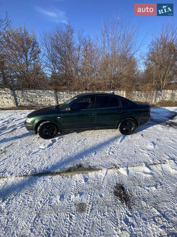 Седан Volkswagen Passat 1998 в Борисполе