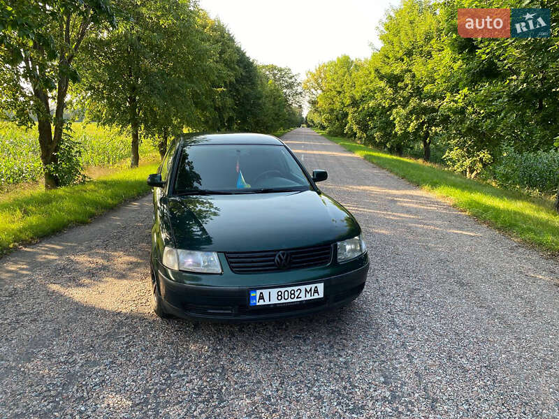 Седан Volkswagen Passat 1998 в Борисполе