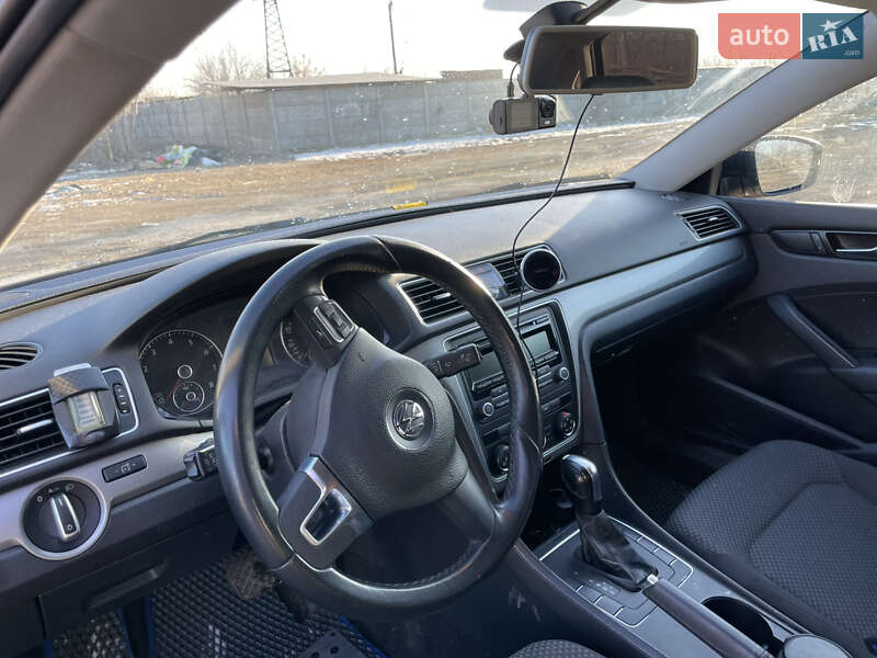 Седан Volkswagen Passat 2012 в Ровно