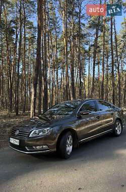 Седан Volkswagen Passat 2012 в Киеве