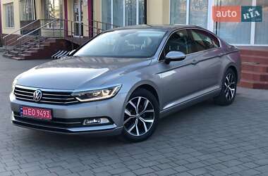 Седан Volkswagen Passat 2015 в Луцке