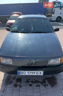 Седан Volkswagen Passat 1989 в Чорткове