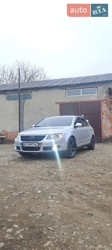 Седан Volkswagen Passat 2005 в Хусті