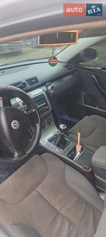 Седан Volkswagen Passat 2005 в Хусті