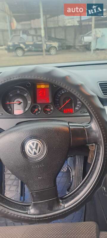 Седан Volkswagen Passat 2005 в Хусті