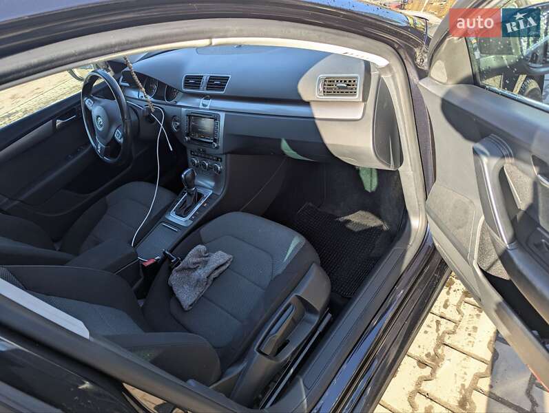 Универсал Volkswagen Passat 2013 в Ровно