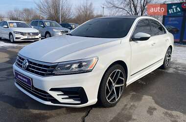 Седан Volkswagen Passat 2016 в Дніпрі