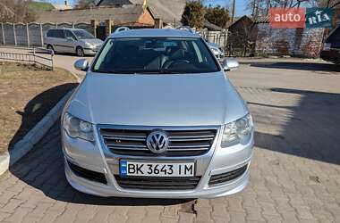 Універсал Volkswagen Passat 2010 в Рівному