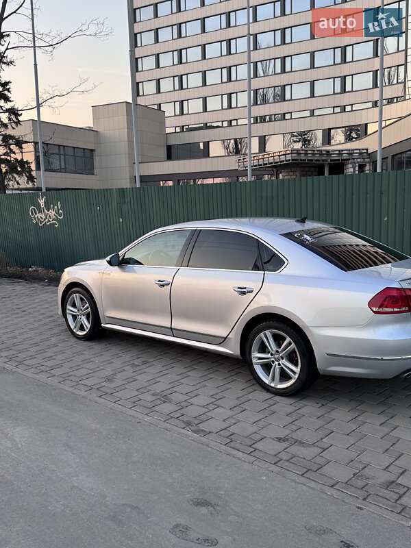 Седан Volkswagen Passat 2012 в Киеве