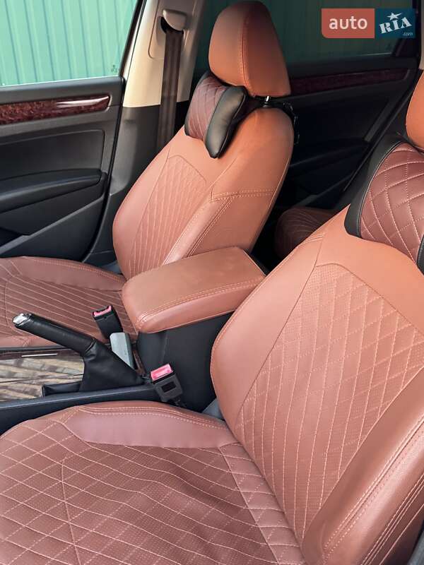 Седан Volkswagen Passat 2012 в Киеве