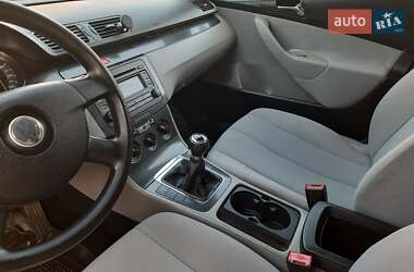 Седан Volkswagen Passat 2005 в 