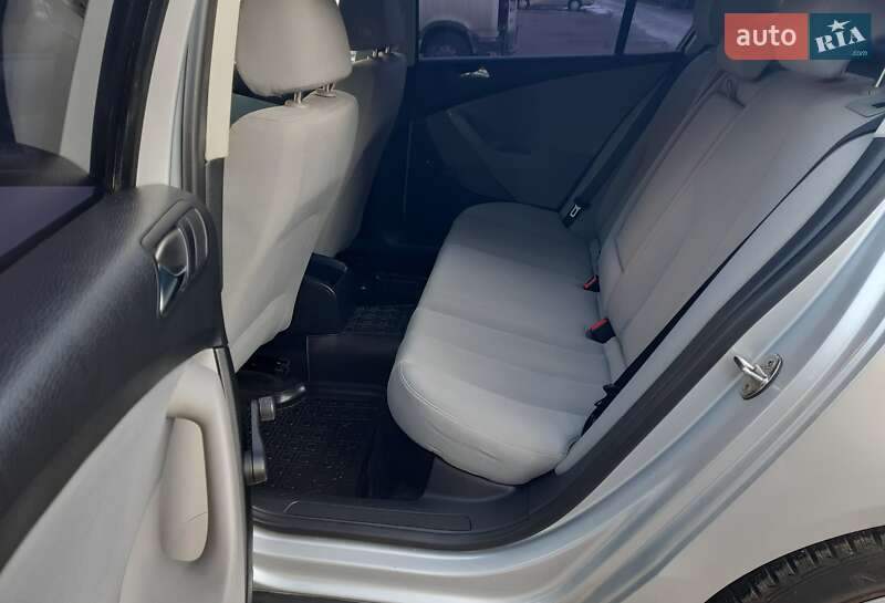 Седан Volkswagen Passat 2005 в Хмельницком