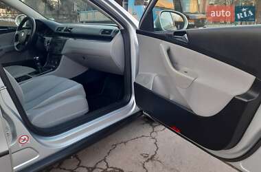 Седан Volkswagen Passat 2005 в 
