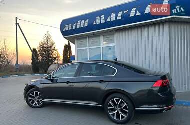 Седан Volkswagen Passat 2022 в Львове