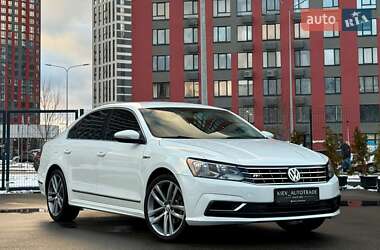 Седан Volkswagen Passat 2016 в Києві