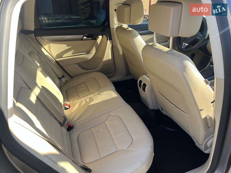 Универсал Volkswagen Passat 2011 в Стрые