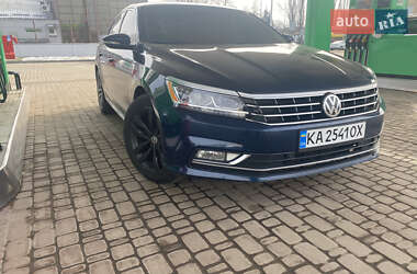 Седан Volkswagen Passat 2018 в Києві