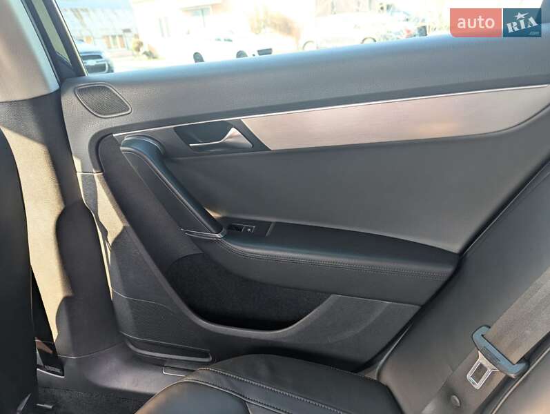 Универсал Volkswagen Passat 2011 в Чернигове