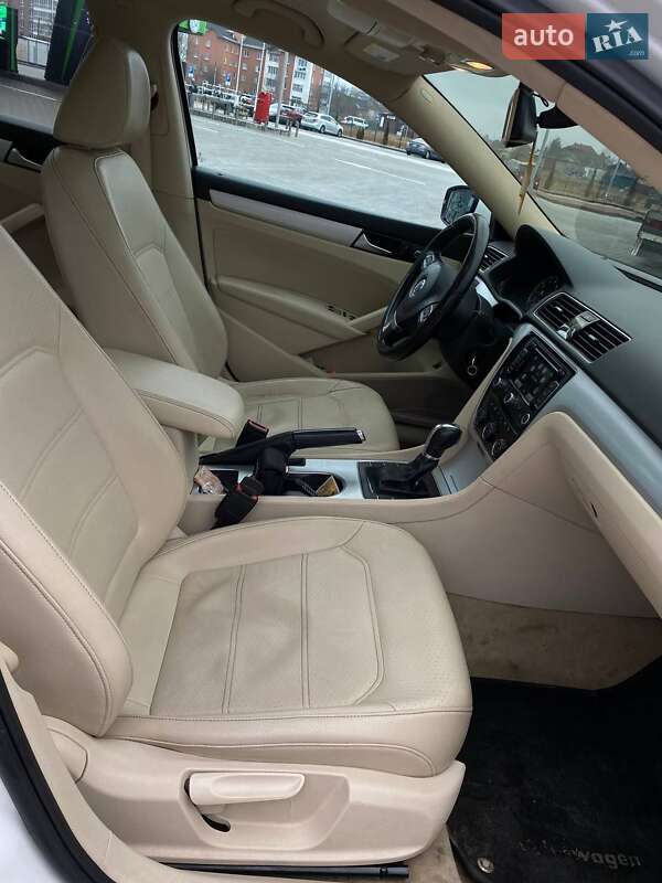 Седан Volkswagen Passat 2012 в Стрые