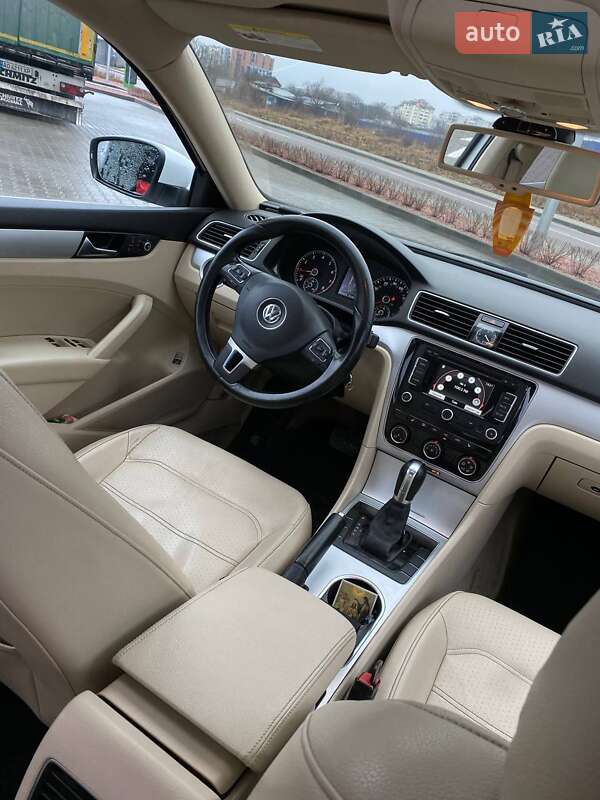 Седан Volkswagen Passat 2012 в Стрые