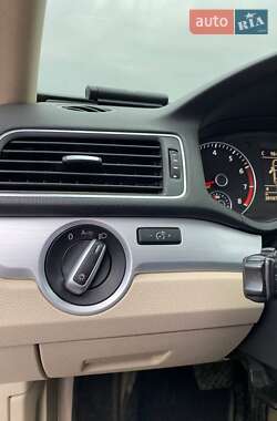 Седан Volkswagen Passat 2012 в 