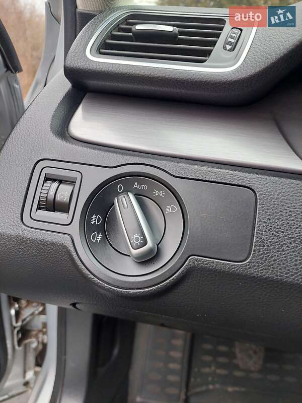 Універсал Volkswagen Passat 2011 в Сокалі