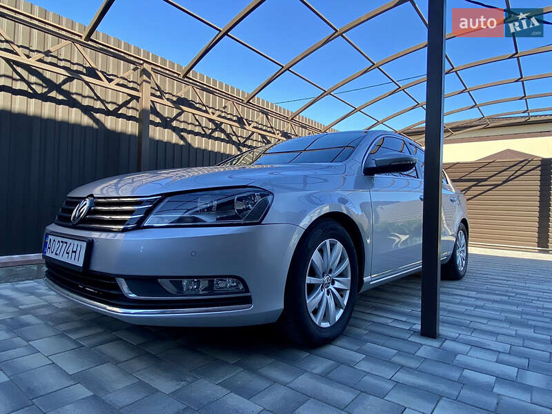 Седан Volkswagen Passat 2012 в Ужгороде