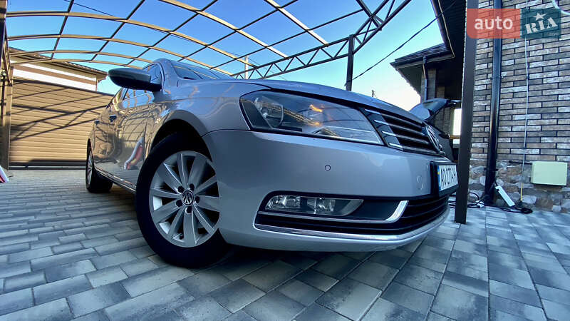 Седан Volkswagen Passat 2012 в Ужгороде