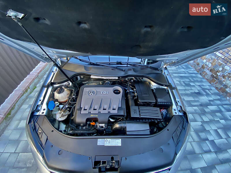 Седан Volkswagen Passat 2012 в Ужгороде
