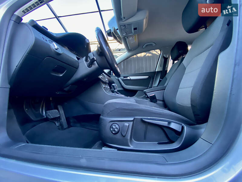 Седан Volkswagen Passat 2012 в Ужгороде