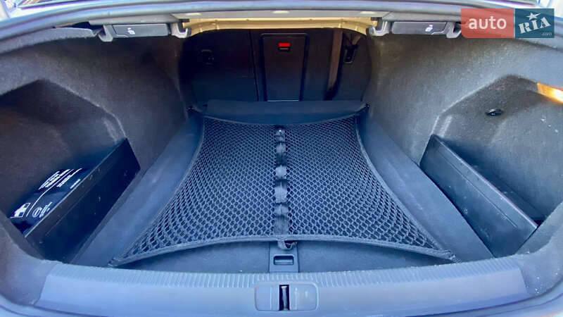 Седан Volkswagen Passat 2012 в Ужгороде