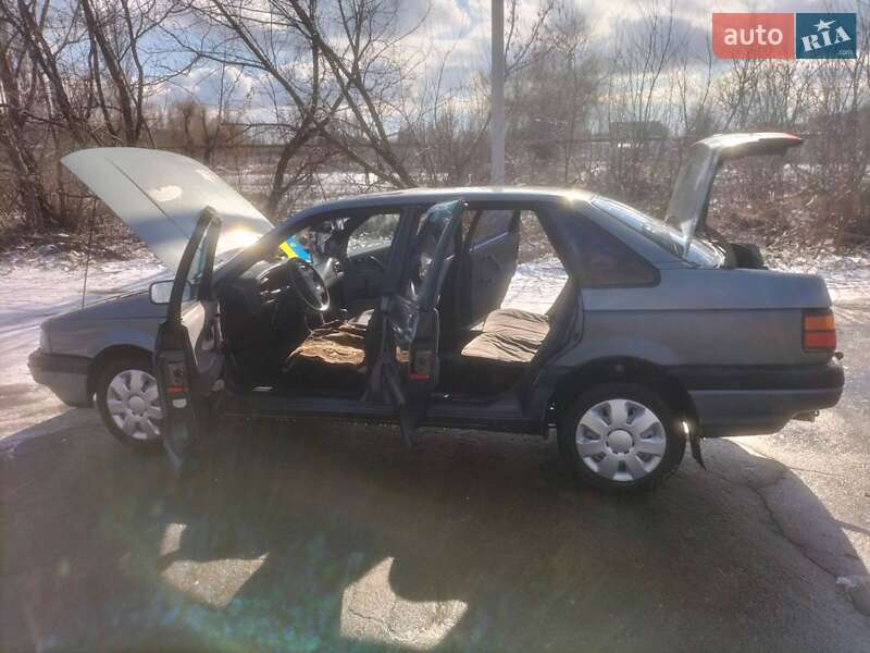 Седан Volkswagen Passat 1988 в Ракитном