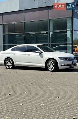 Седан Volkswagen Passat 2019 в Киеве