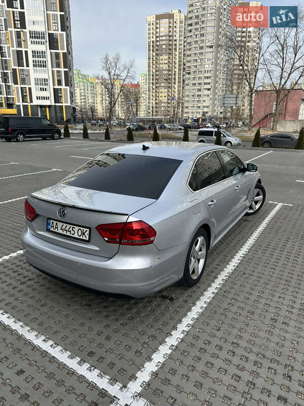 Седан Volkswagen Passat 2012 в Киеве