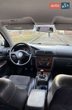 Седан Volkswagen Passat 2004 в Гадяче