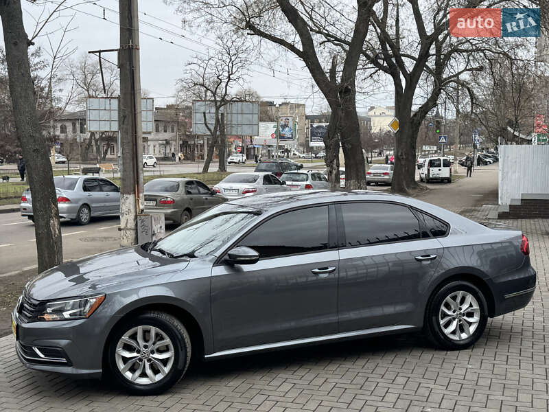 Седан Volkswagen Passat 2018 в Николаеве