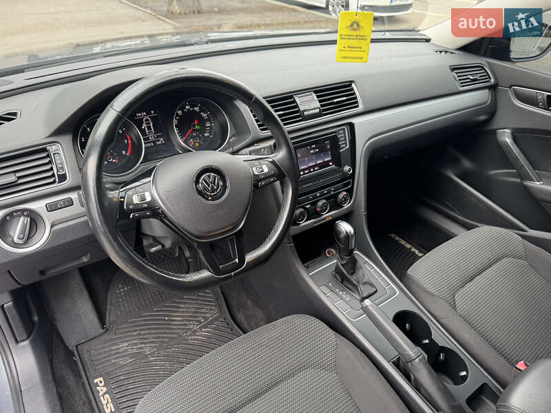 Седан Volkswagen Passat 2018 в Николаеве