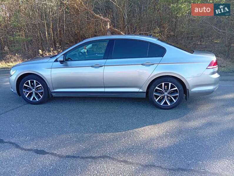 Седан Volkswagen Passat 2017 в Краківці
