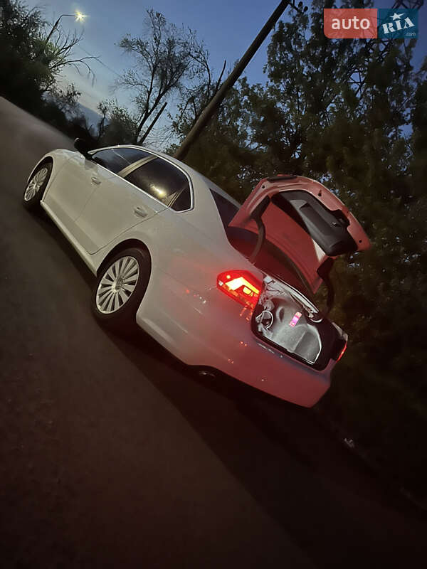 Седан Volkswagen Passat 2012 в Кривом Роге