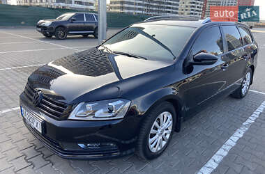 Універсал Volkswagen Passat 2014 в Києві